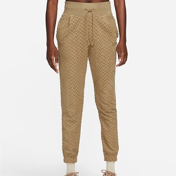 Nike Pants - Nike women’s high waisted joggers in driftwood color